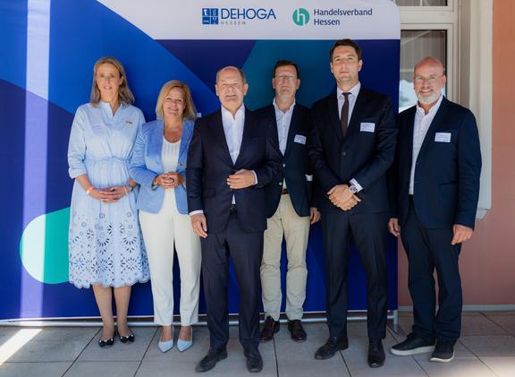 Von links nach rechts: Tatjana Steinbrenner, Nancy Faeser, Olaf Scholz, Gerald Kink, Sven Rohde und Oliver Kasties